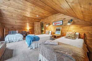 2 bedrooms, iron/ironing board, WiFi, bed sheets - Hunter Cove Cabin #5 in the Hunter Cove Cabins Community! (Rangeley)