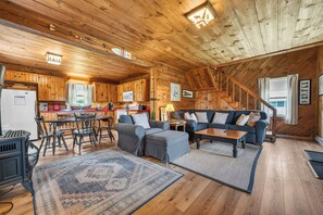 TV, fireplace, DVD player - Hunter Cove Cabin #5 in the Hunter Cove Cabins Community! (Rangeley)