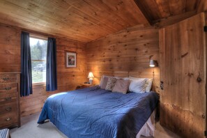 2 bedrooms, WiFi, bed sheets - Hunter Cove Cabin #4 in the Hunter Cove Cabins Community! (Rangeley)