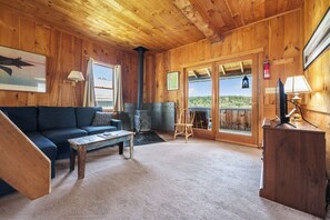 TV - Hunter Cove Cabin #4 in the Hunter Cove Cabins Community! (Rangeley)