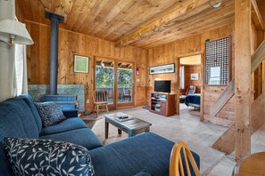 TV - Hunter Cove Cabin #4 in the Hunter Cove Cabins Community! (Rangeley)