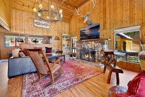 Smart TV, chimenea y futbolito 
