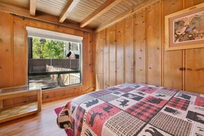 5 bedrooms, iron/ironing board, free WiFi, bed sheets - Lake adjacent rustic cabin w/ Game Room & Hot Tub (Big Bear Lake)