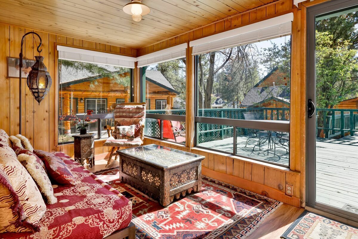 Smart TV, fireplace, table football