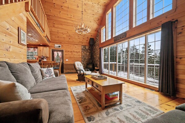 Smart TV, fireplace - 🐾Michaud Mountain Chalet - Private cabin with incredible views of Rangeley Lake! Dog Friendly (Rangeley)