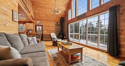 🐾Michaud Mountain Chalet - Private cabin with incredible views of Rangeley Lake! Dog Friendly