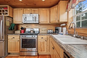 Fridge, microwave, oven, stovetop - 🐾Michaud Mountain Chalet - Private cabin with incredible views of Rangeley Lake! Dog Friendly (Rangeley)