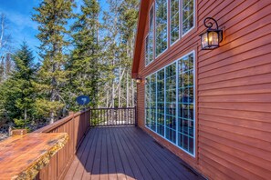 Terrace/patio - 🐾Michaud Mountain Chalet - Private cabin with incredible views of Rangeley Lake! Dog Friendly (Rangeley)