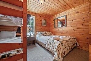 2 bedrooms, free WiFi, bed sheets, alarm clocks