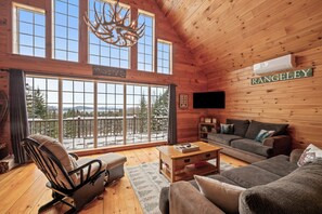 Smart TV, fireplace - 🐾Michaud Mountain Chalet - Private cabin with incredible views of Rangeley Lake! Dog Friendly (Rangeley)