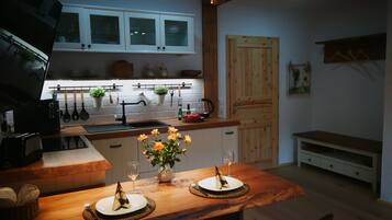 JÀÀkaappi, uuni, liesi, astianpesukone