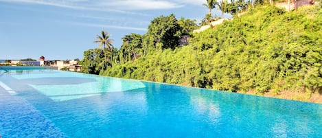 Piscina all'aperto, una piscina riscaldata