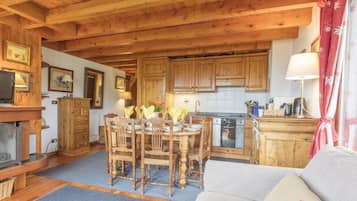TV, fireplace, DVD player