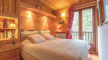 2 slaapkamers, een strijkplank/strijkijzer, reisbedje, gratis wifi
