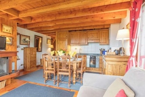 Smart TV, fireplace, DVD player