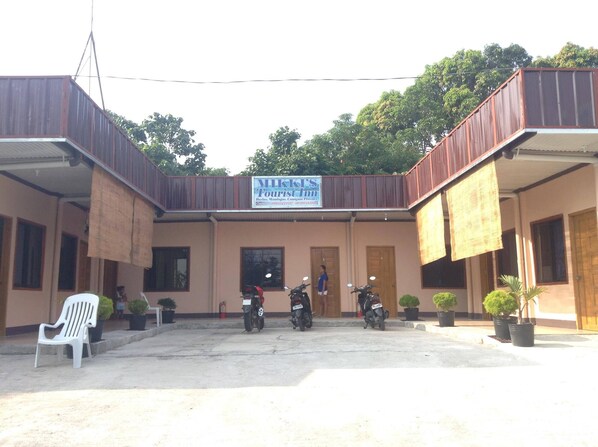 Front of property - Mikki's Tourist Inn (Mambajao)