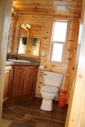 Shower, towels - Holbrook KOA (Holbrook)
