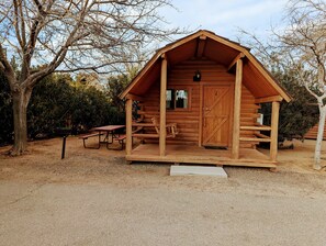 Basic Cabin | Terrace/patio - Kingman KOA (Kingman)
