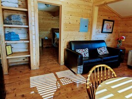 Standard Bungalow | Living area | Books