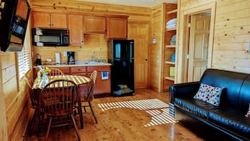 Standard Bungalow | In-room dining