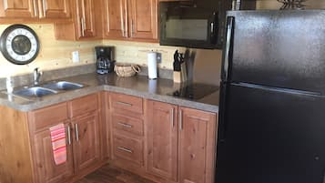 Deluxe Chalet | Private kitchen | Microwave