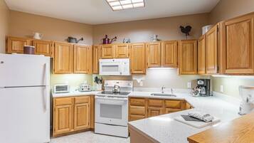 Coffee/tea maker, fridge, microwave, oven
