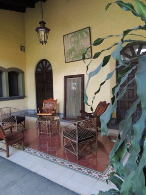 30-inch flat-screen TV with cable channels - HOTEL POSADA COTEPEC (Coatepec)