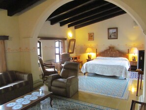 Habitación básica con 1 cama doble o 2 individuales, no fumadores | Caja fuerte y ropa de cama