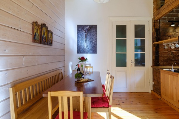 Enjoy family or friends dinner at the mahogany table.