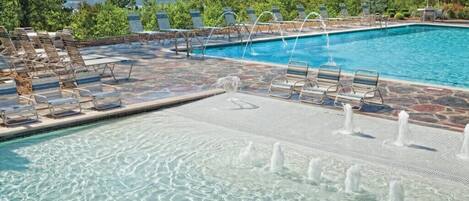 Una piscina cubierta, una piscina climatizada