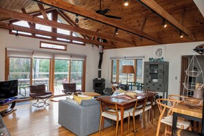 TV, fireplace, stereo