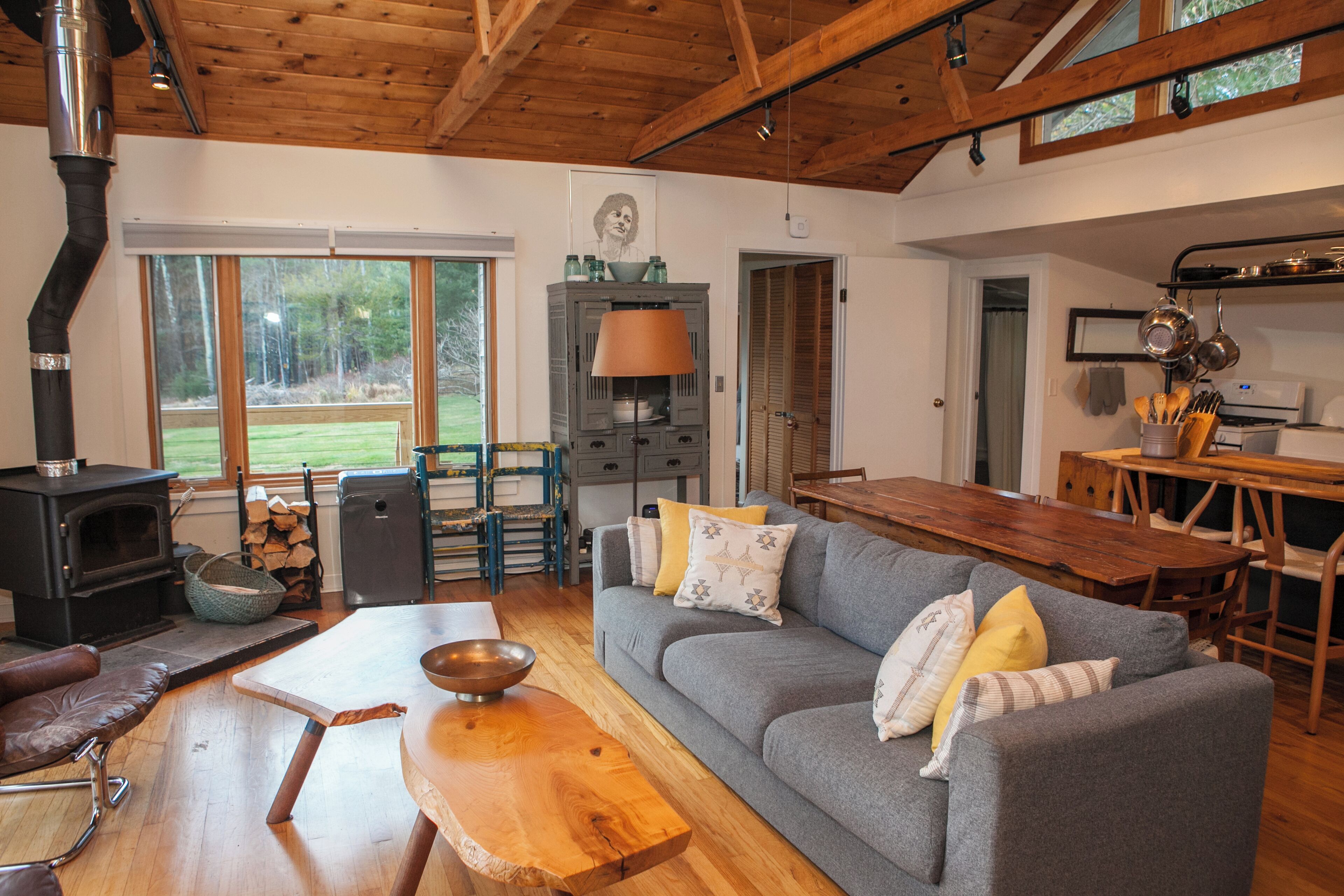 TV, lareira, aparelho de som