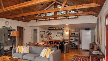 TV, fireplace, stereo