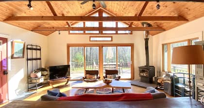 Relaxing Catskill Mountain Cottage.