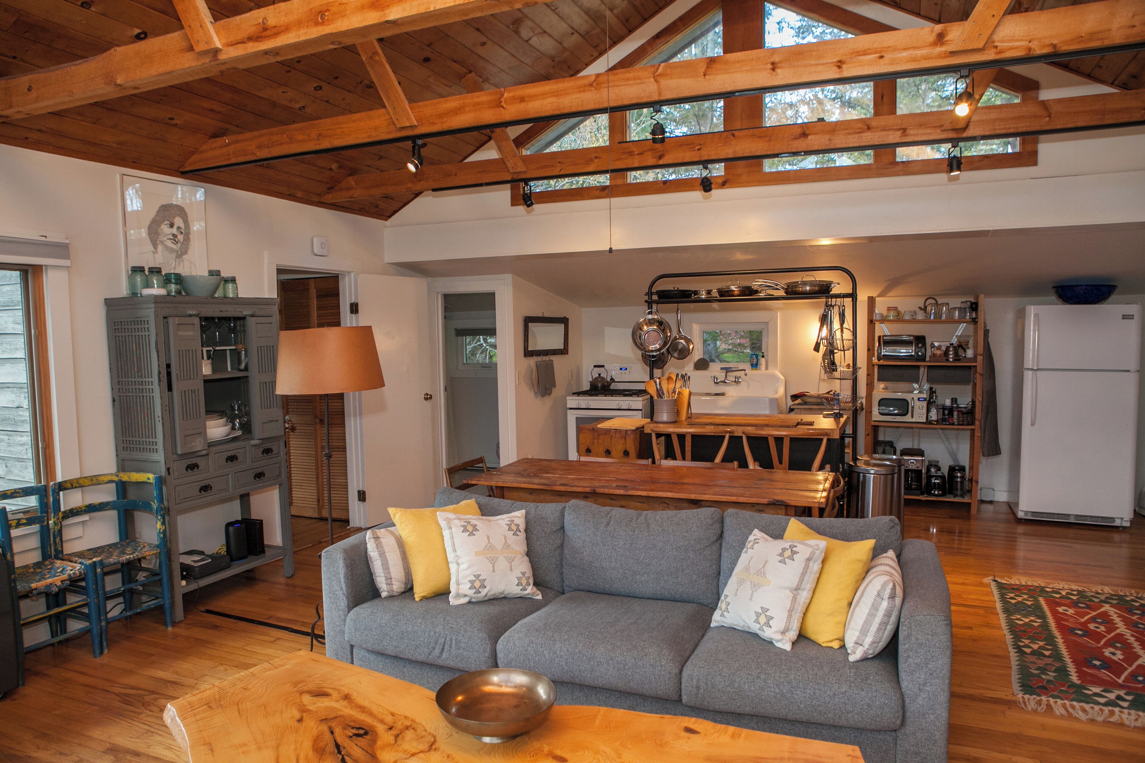 TV, fireplace, stereo