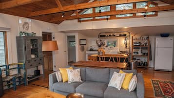 TV, fireplace, stereo