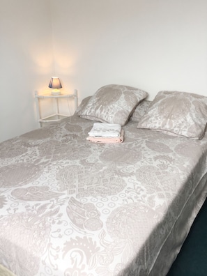 1 bedroom, iron/ironing board, travel cot, free WiFi