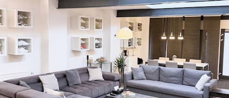 Smart TV, DVD player, stereo, offices