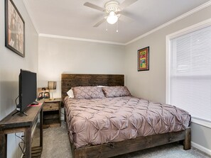 3 bedrooms, in-room safe, WiFi, bed sheets