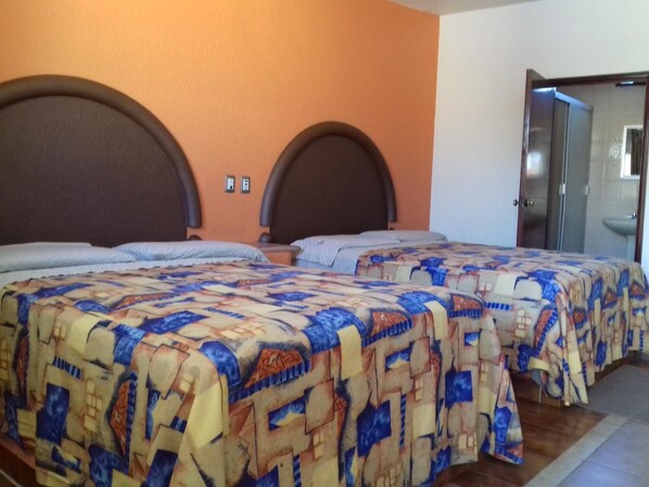 Down comforters, bed sheets - Motel Tokio Inn (Texcoco de Mora)