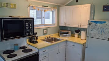 Microwave, oven, stovetop, coffee/tea maker