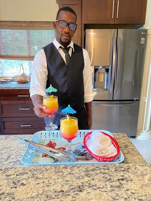 Bar (on property) - Marvetteshideaway (Whitehouse)