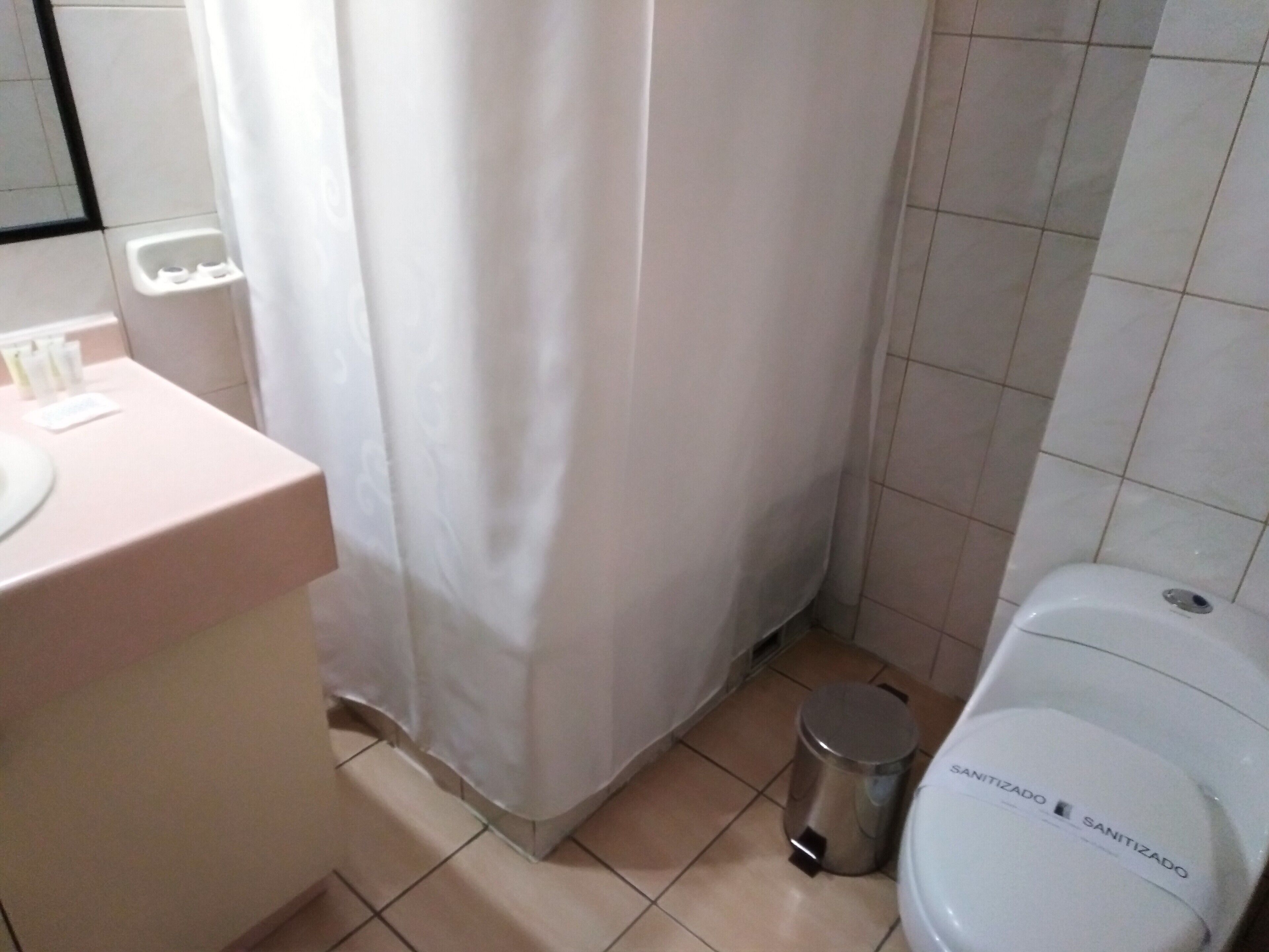 combined shower/bathtub, deep-soaking bathtub, rainfall showerhead