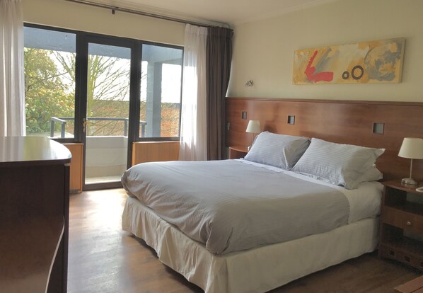 Superior Double Room, 1 Queen Bed | Egyptian cotton sheets, premium bedding, desk, laptop workspace