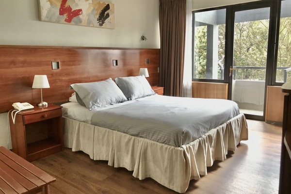 Phòng đôi Superior, 1 giường cỡ queen | Bộ trải giường bằng vải cotton Ai Cập, bộ đồ giường cao cấp, bàn