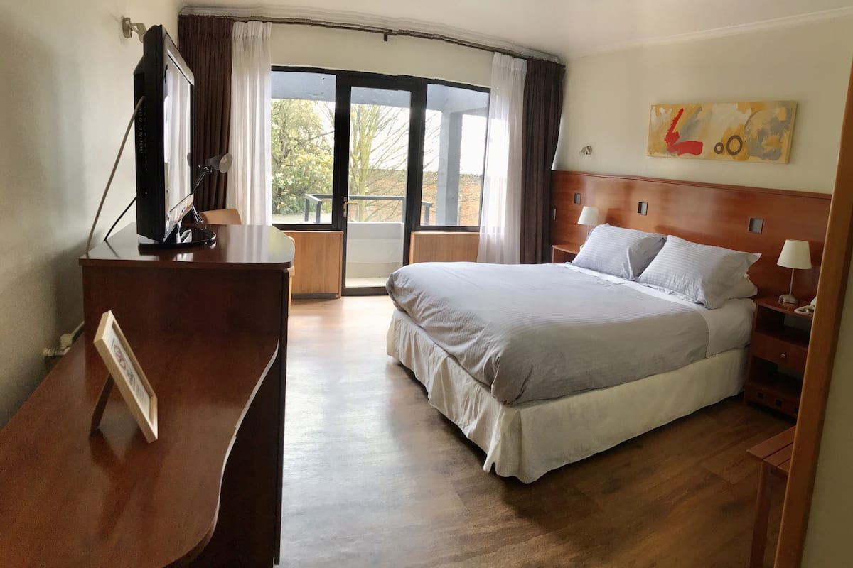 Superior Double Room, 1 Queen Bed | Egyptian cotton sheets, premium bedding, desk, laptop workspace