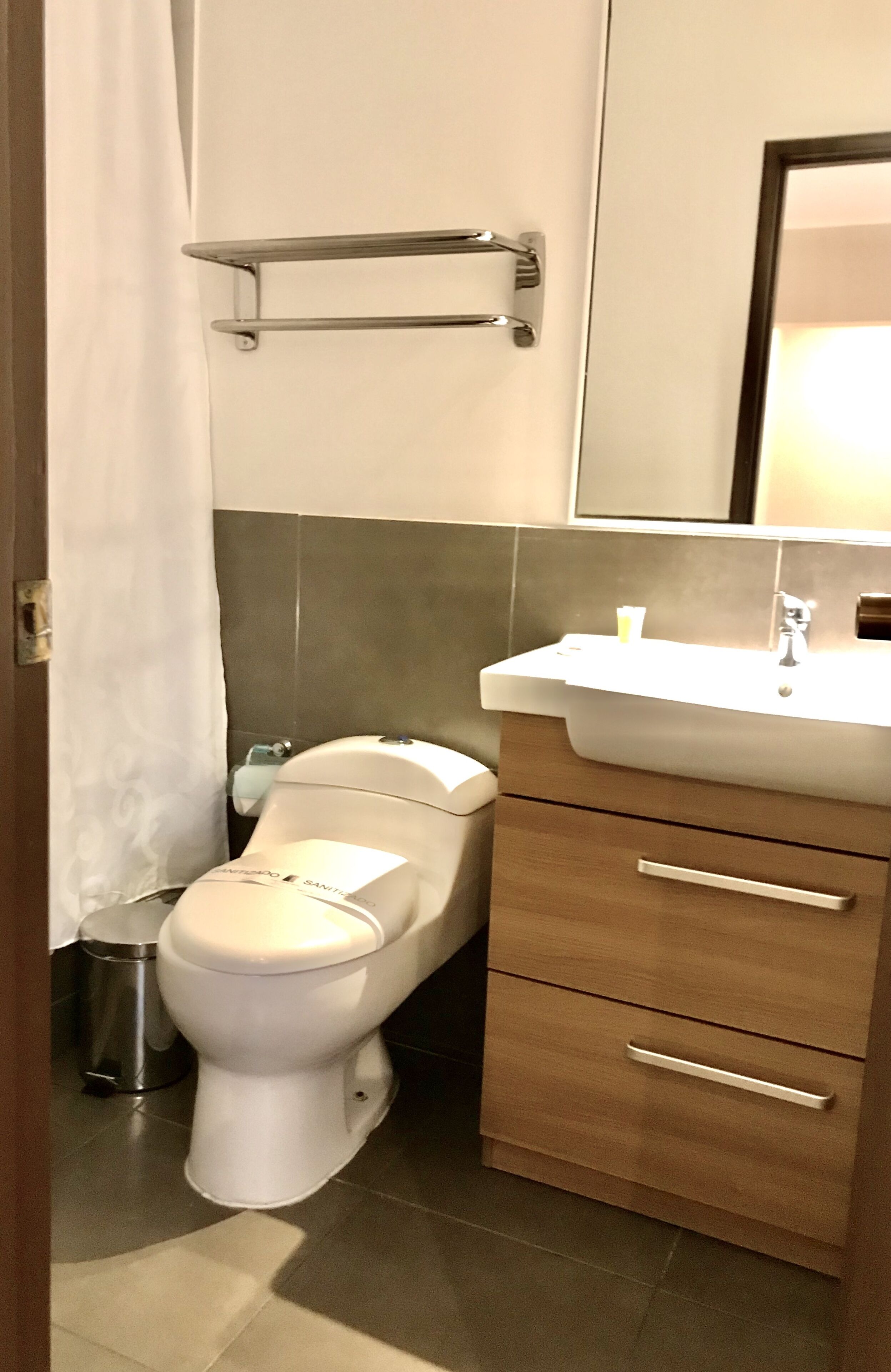 combined shower/bathtub, deep-soaking bathtub, rainfall showerhead