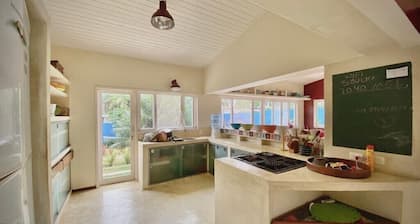 Large house with garden and pool a few meters from the beach.