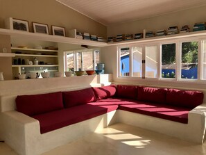 Smart TV, foosball, books, music library - Large house with garden and pool a few meters from the beach. (Tibau do Sul)