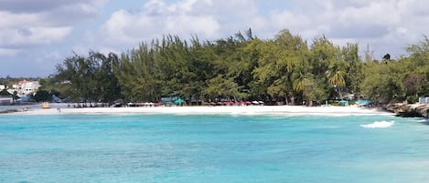 Solstolar och strandhanddukar